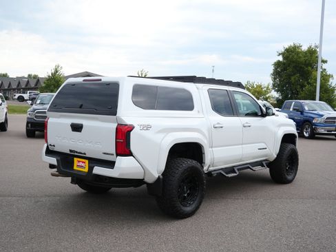 Used 2025 Toyota Tacoma TRD Sport AWD/4WD image 7
