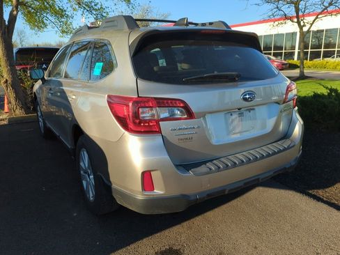 Used 2016 Subaru Outback 2.5i Premium image 4
