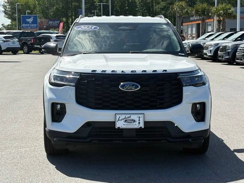 Used 2025 Ford Explorer ST-Line w/ ST-Line Street Pack AWD/4WD image 8