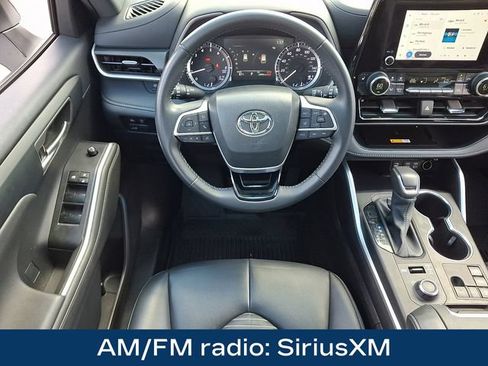 Used 2024 Toyota Highlander XSE AWD/4WD image 3