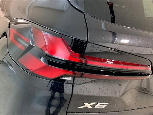 New 2026 BMW X5 xDrive40i w/ Executive Package image 14