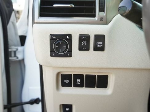 Used 2014 Lexus GX 460 w/ Premium Package AWD/4WD image 22