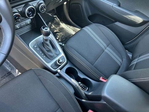 Used 2025 Hyundai Venue SEL FWD image 18