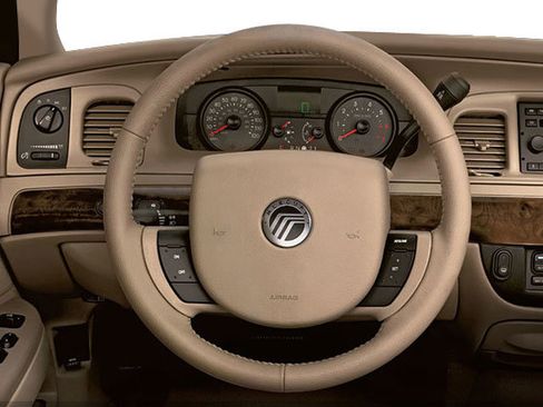 Used 2010 Mercury Grand Marquis LS RWD image 4