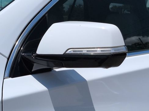 Used 2020 Chevrolet Traverse LT w/ LT Premium Package FWD image 12
