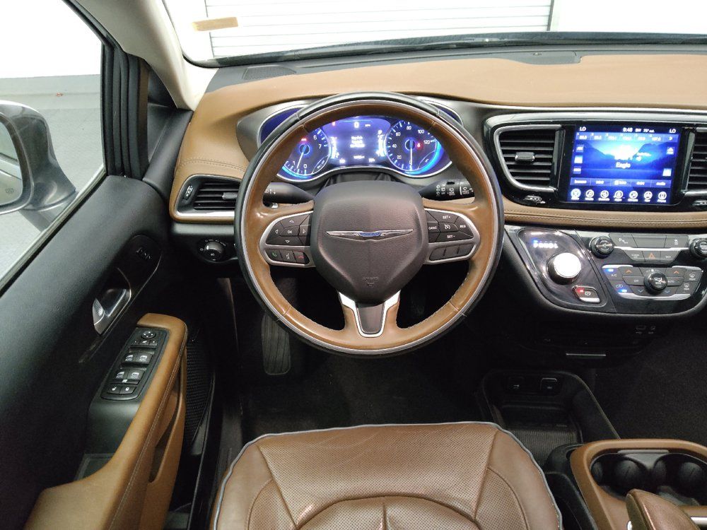 Used 2017 Chrysler Pacifica Limited FWD image 22