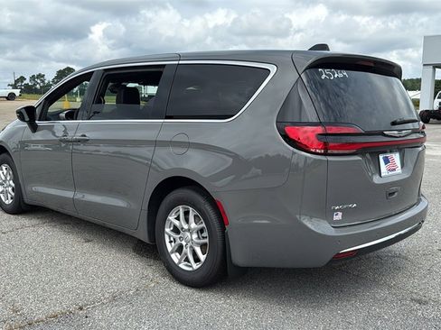 New 2025 Chrysler Pacifica Select image 5