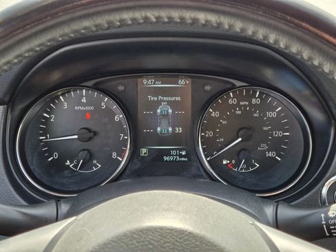 Used 2017 Nissan Rogue SV image 28