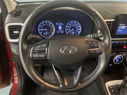 Used 2022 Hyundai Venue Limited image 18