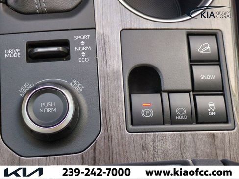 Used 2023 Toyota Highlander LE image 25