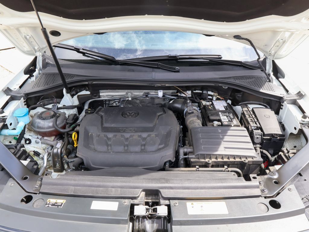 Certified 2024 Volkswagen Tiguan SE R-Line AWD/4WD image 30