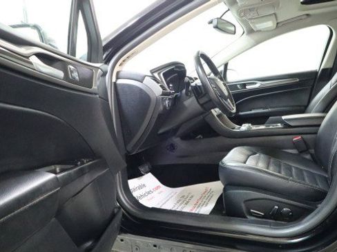 Used 2018 Ford Fusion SE w/ Fusion SE Technology Package FWD image 9