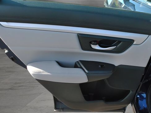 Used 2019 Honda CR-V LX image 7