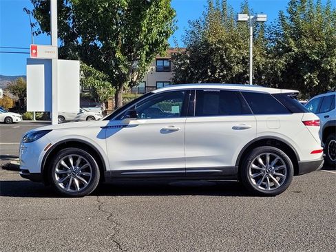 Used 2022 Lincoln Corsair AWD w/ Premium Package image 9