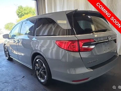 Used 2023 Honda Odyssey Elite image 2