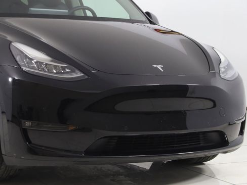 Used 2022 Tesla Model Y Long Range image 38