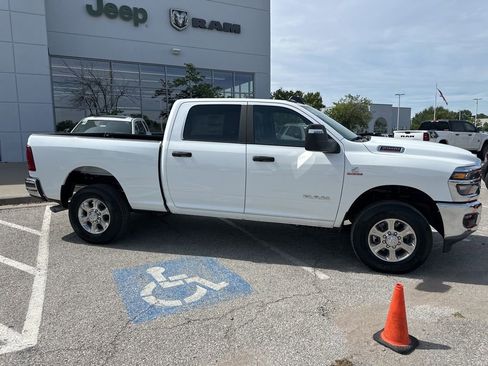 New 2025 RAM 2500 Big Horn AWD/4WD image 36