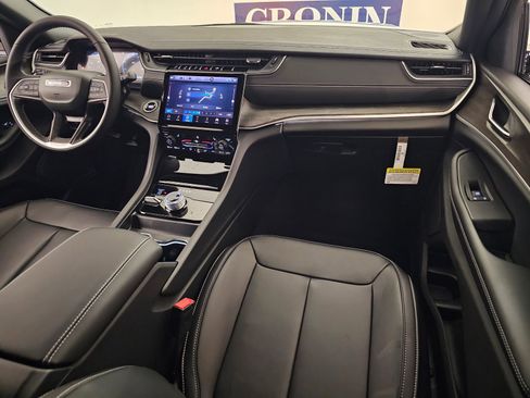 New 2025 Jeep Grand Cherokee Limited image 17