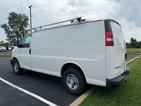 Used 2017 Chevrolet Express 3500 RWD image 4