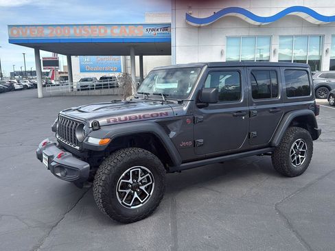 Used 2025 Jeep Wrangler Unlimited Rubicon image 2