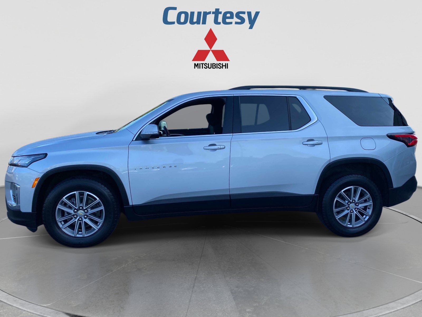 Used 2022 Chevrolet Traverse LT w/ LPO, Floor Liner Package AWD/4WD image 2