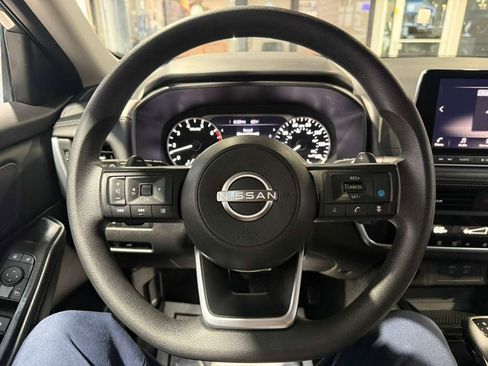 Used 2024 Nissan Rogue SV image 10