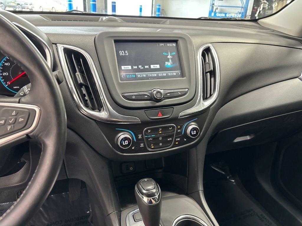 Used 2018 Chevrolet Equinox LT AWD/4WD image 16