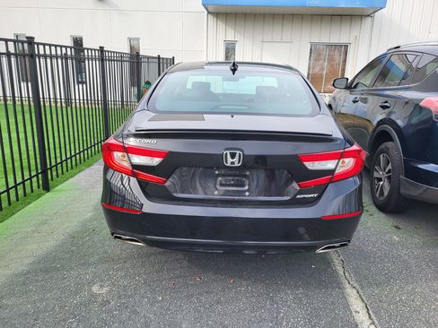 Used 2018 Honda Accord Sport image 5