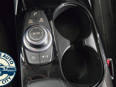 Used 2018 INFINITI QX30 AWD image 18