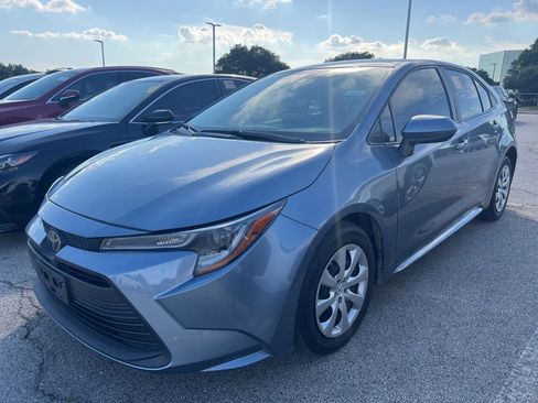 Used 2025 Toyota Corolla LE FWD image 1