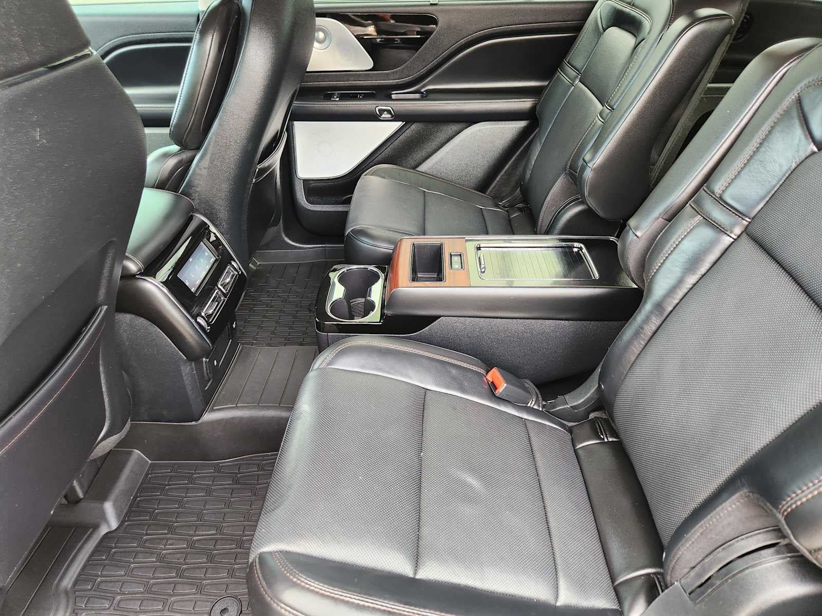 Used 2022 Lincoln Aviator Reserve w/ Equipment Group 201A AWD/4WD image 11