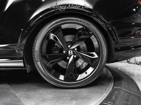 Used 2023 Bentley Bentayga Plug-In Hybrid image 52