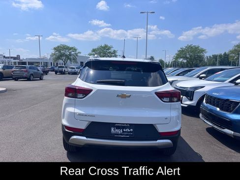 Used 2025 Chevrolet TrailBlazer LT w/ Driver Confidence Package FWD image 4