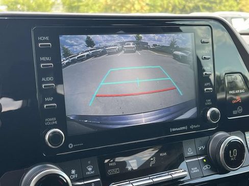Used 2020 Toyota Highlander LE FWD image 31
