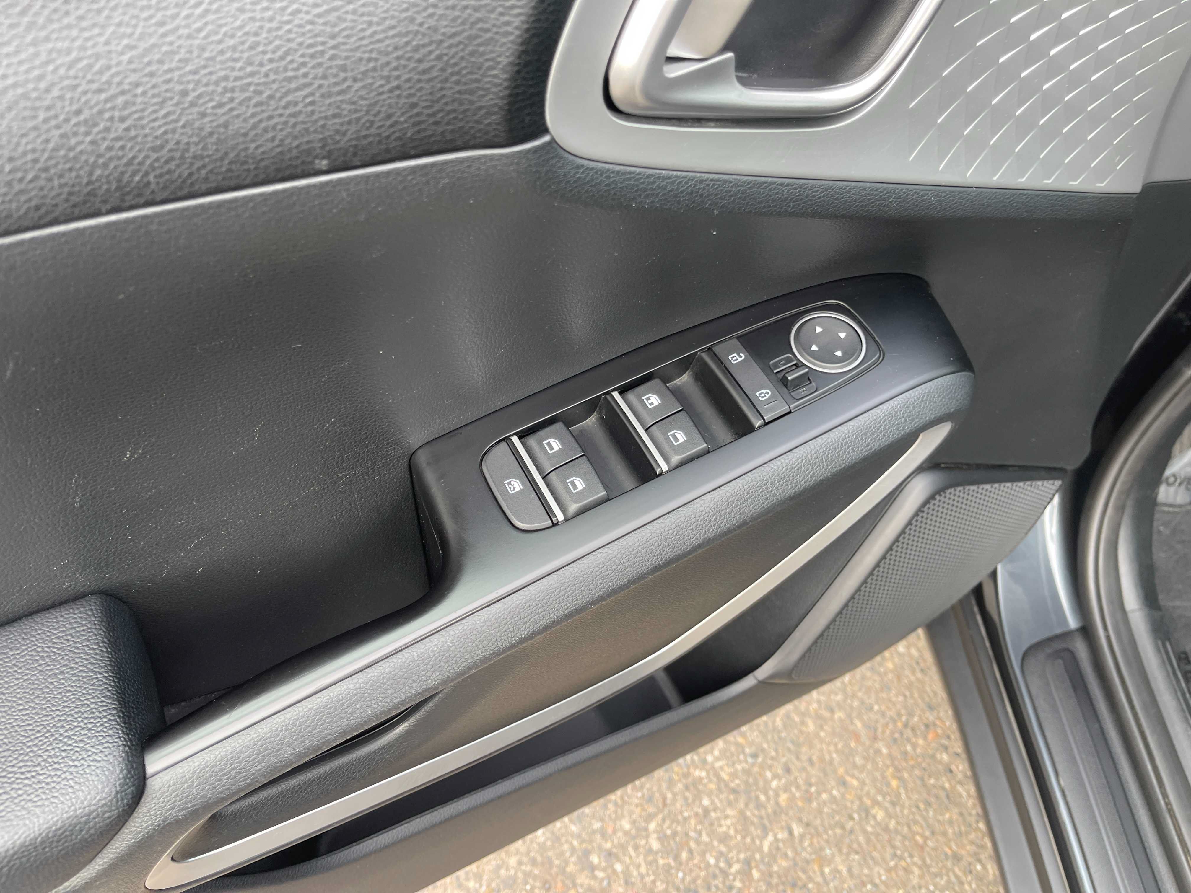 Used 2023 Kia Soul LX w/ LX Technology Package FWD image 17