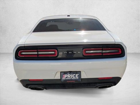 Used 2015 Dodge Challenger SXT image 6