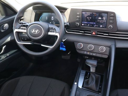 Used 2026 Hyundai Elantra SE FWD image 10
