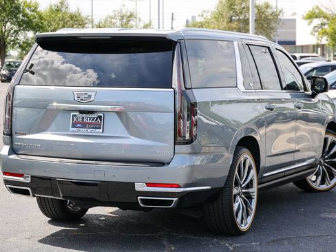 Used 2025 Cadillac Escalade ESV Premium Luxury Platinum AWD/4WD image 3