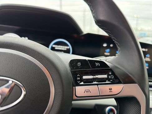 Certified 2022 Hyundai Elantra Limited image 34