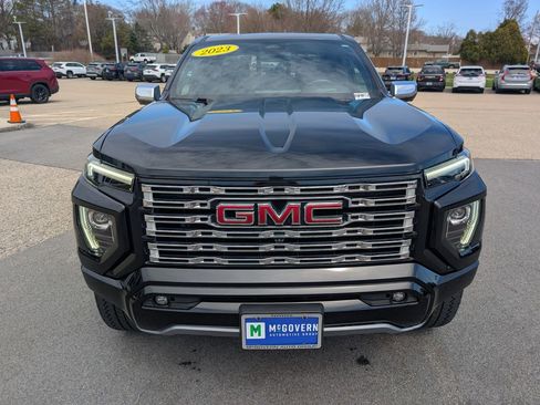 Used 2023 GMC Canyon Denali w/ Denali Black Edition image 9