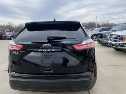 Used 2021 Ford Edge SE image 7