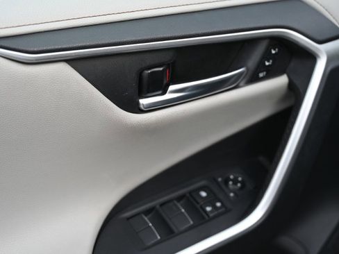 Used 2021 Toyota RAV4 Limited image 23