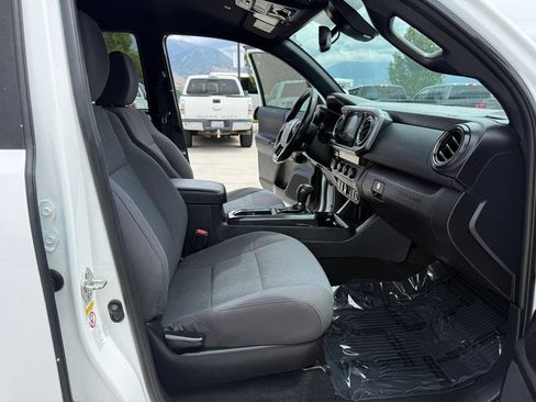 Used 2019 Toyota Tacoma TRD Off-Road w/ Technology Package AWD/4WD image 20