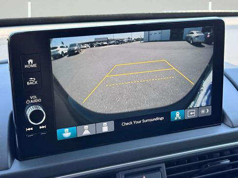 Used 2025 Honda Pilot Touring image 14
