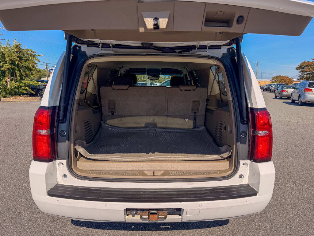 Used 2016 Chevrolet Suburban LT RWD image 9