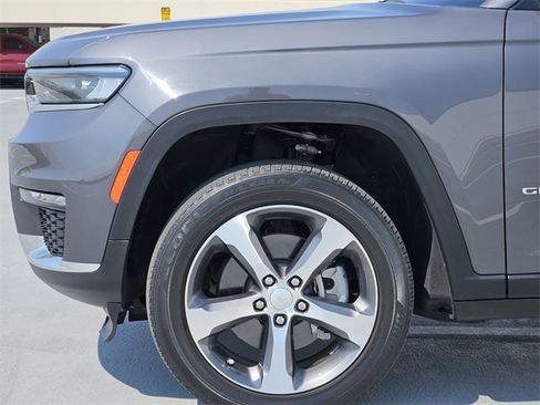 Used 2023 Jeep Grand Cherokee L Limited image 9