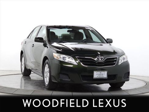 Used 2011 Toyota Camry LE image 1