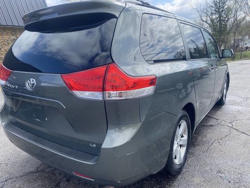 Used 2013 Toyota Sienna LE w/ Towing Pkg image 3