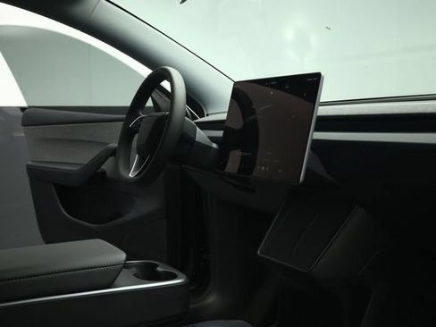 Used 2026 Tesla Model Y 2WD image 56