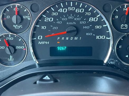 Used 2025 Chevrolet Express 2500 w/ Driver Convenience Package RWD image 30